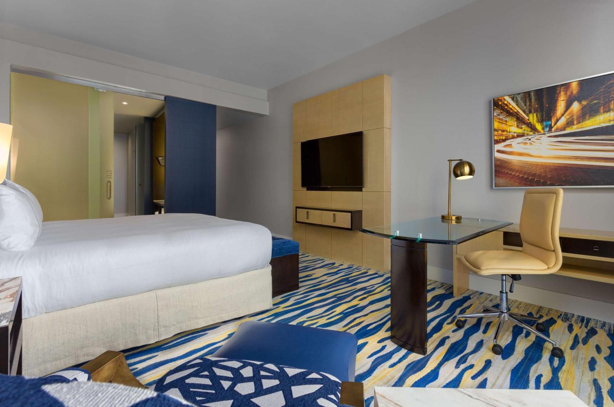 Superior Zimmer mit Kingsize-Bett und seitlichem Meerblick